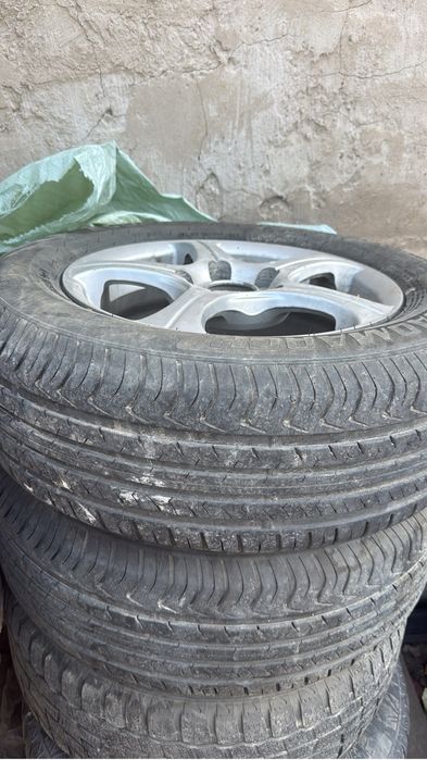 Продам диски с резинами на 15 размер