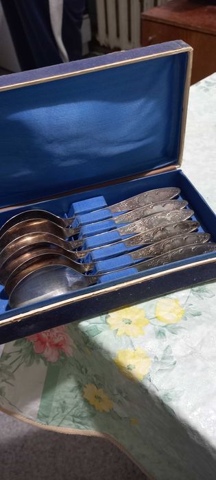 Продам набор мельхиоровых ложек.