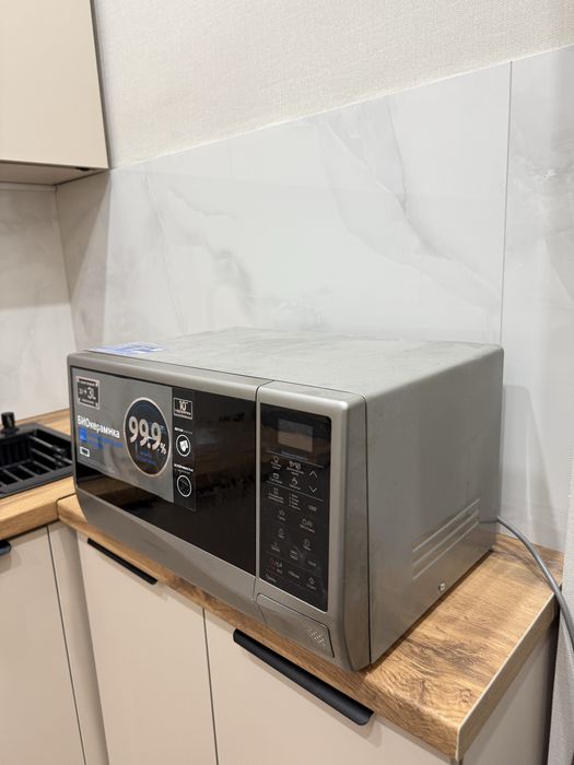 Продам Микроволновку рабочую
