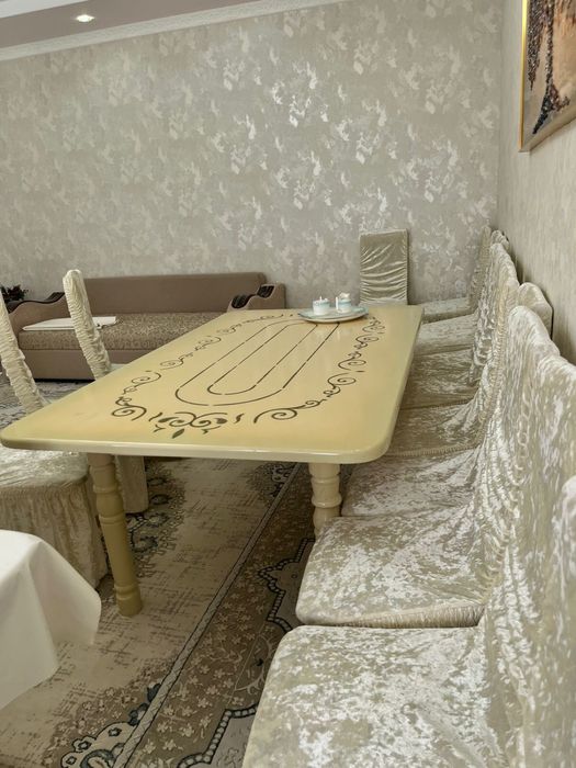 Гостиничный стол