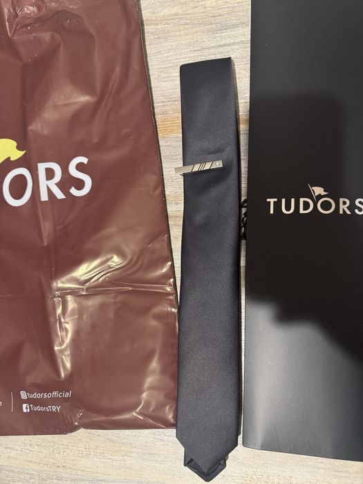 TUDORS Елегантна маркова вратовръзка и щипка за вратовръзки