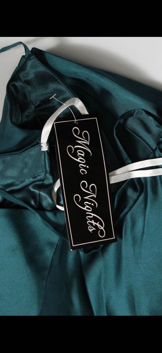 Сатенена рокля ! Маслено зелено ! Размер М/Л Нова с етикет !