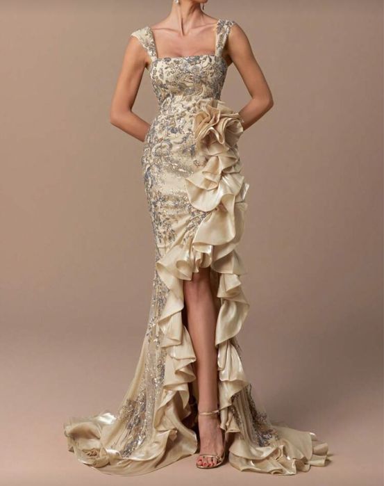 Rochie lunga de seara, model deosebit