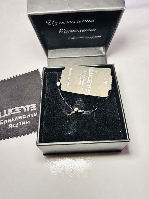 Кольцо с бриллиантом