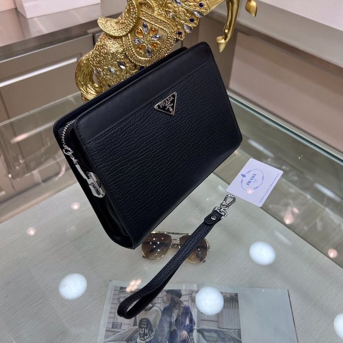 Мъжка чанта Prada със заключващ механизъм