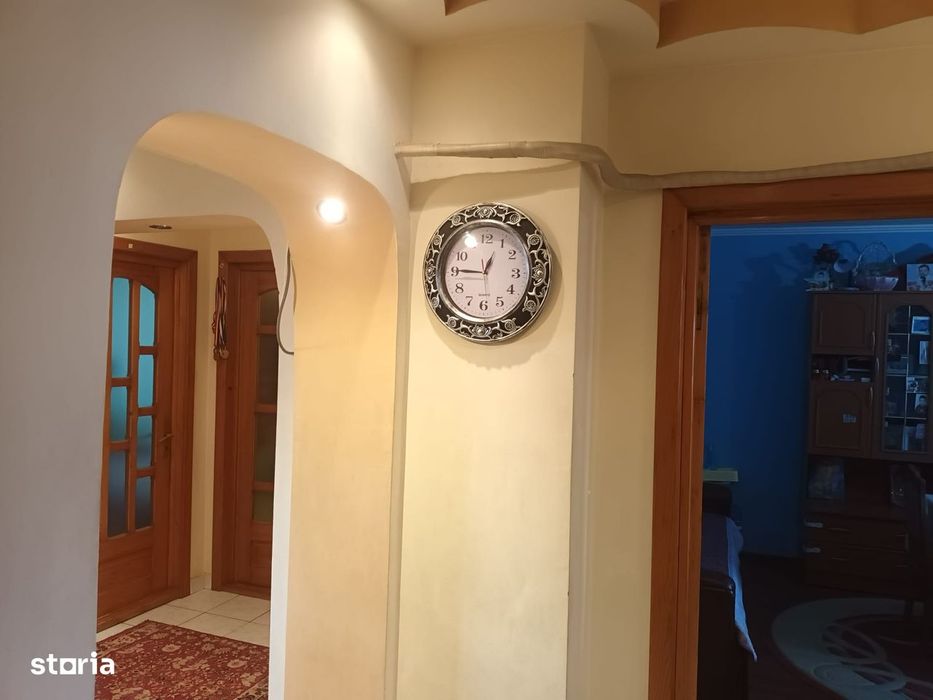 Apartament 3 camere Zona Petre Liciu - etaj 3 - 77 mp