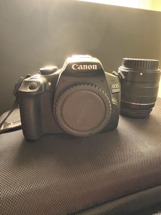 Aparat foto DSLR Canon EOS 1300D
