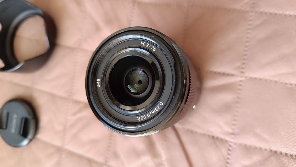 Sony E 2/28 обективът като нов