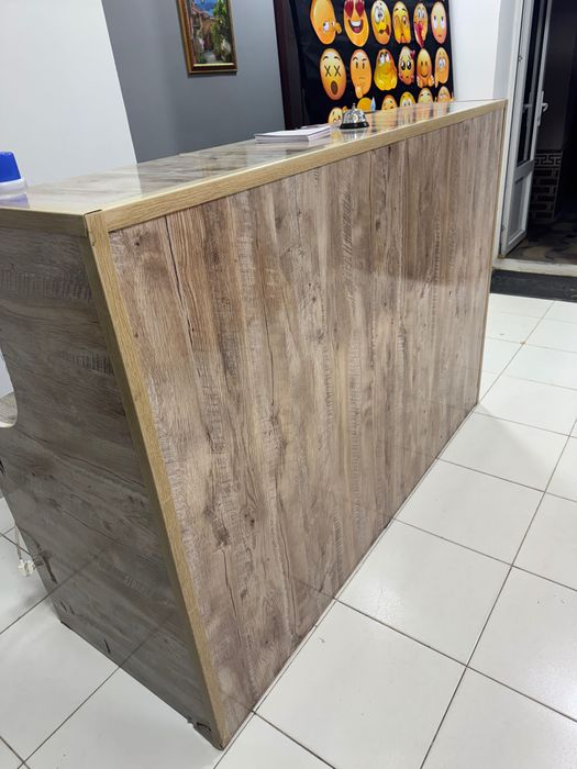 Шкаф для ремонта телефонов или регистратуры