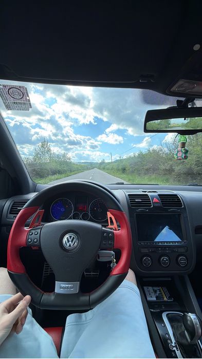 vand golf 5 gti 300 cai