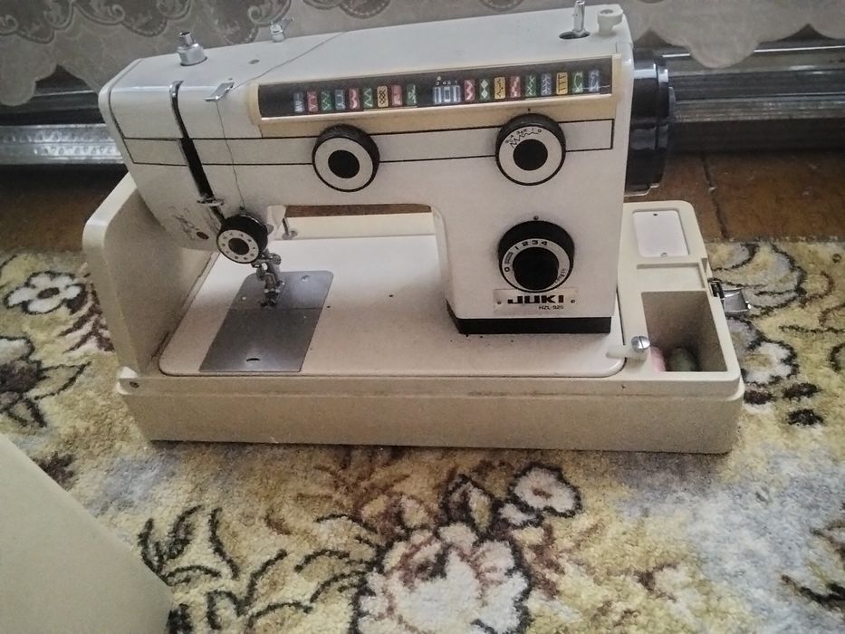 Продам швейную машину