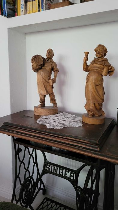 Statui de lemn masiv sculptat