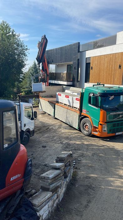 Transport camion cu macara