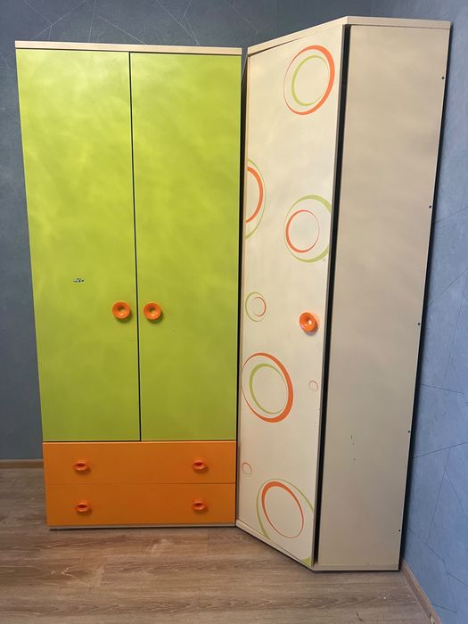 Продам шкаф и письменный стол