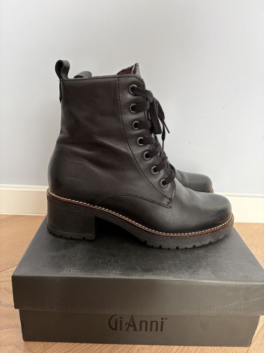 Дамски боти от естествена кожа