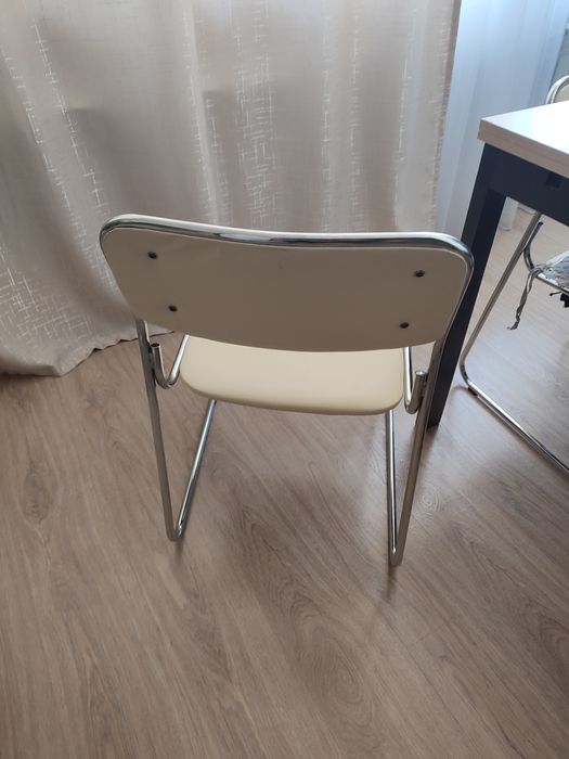 Стол обеденный со стульями