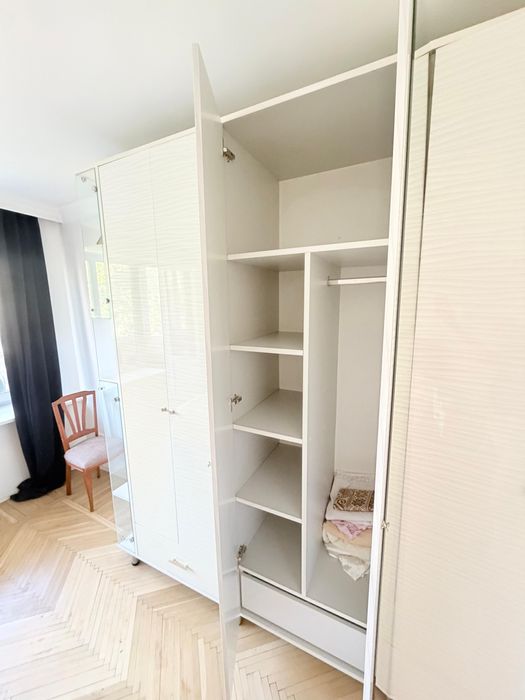 Шкаф с зеркалом для спальни