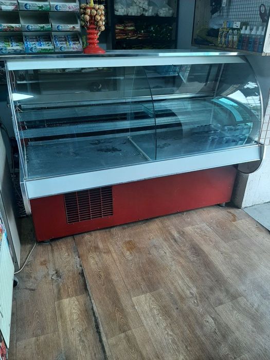 Моторсиз Ветрина Холодильник сотилади, размер 1,60см