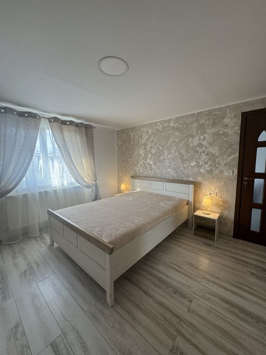 Proprietar inchiriez apartament cu 2 camere curte gradina si loc de parcare zona Fratelia