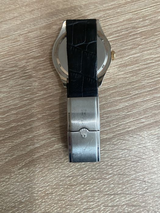 Продавам дамски часовник