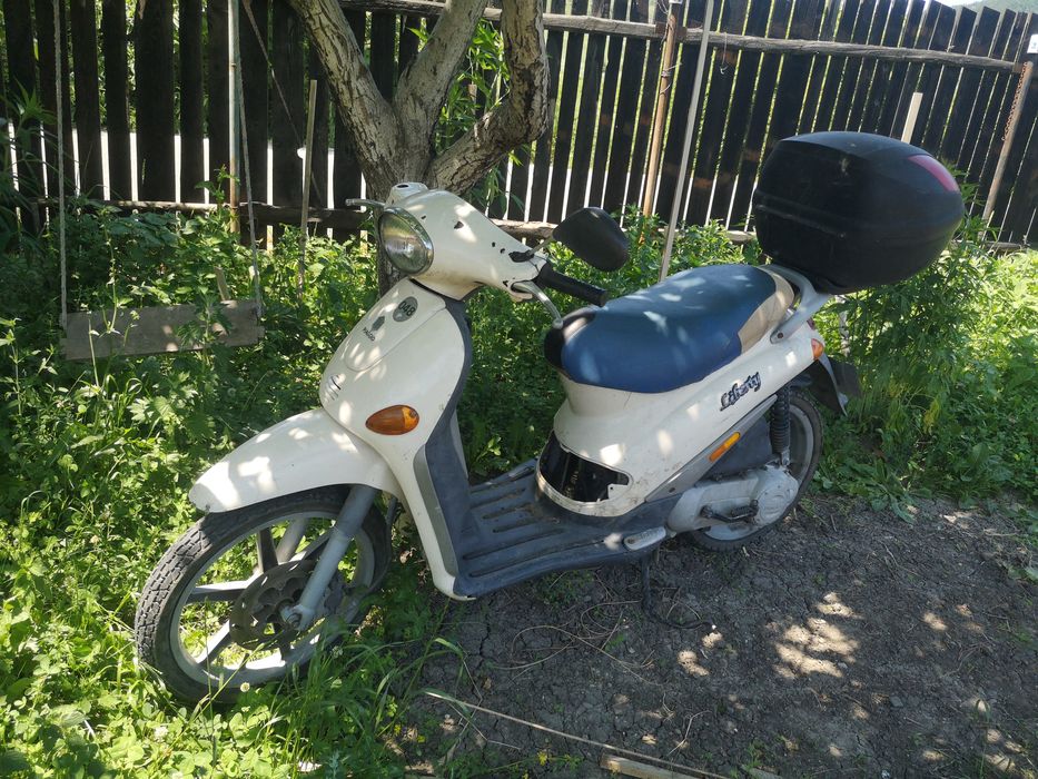 Vând scuter piaggio liberty 50 cmc în 2 timpi fără acte