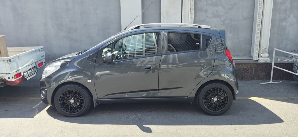 Spark Avtomat 4 Evro Pozitsiya Full 2019 Yil Toza probeg va kraskasi