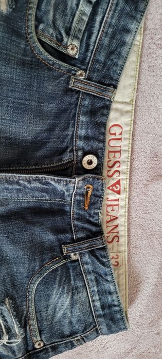 Pantaloni scurți Guess