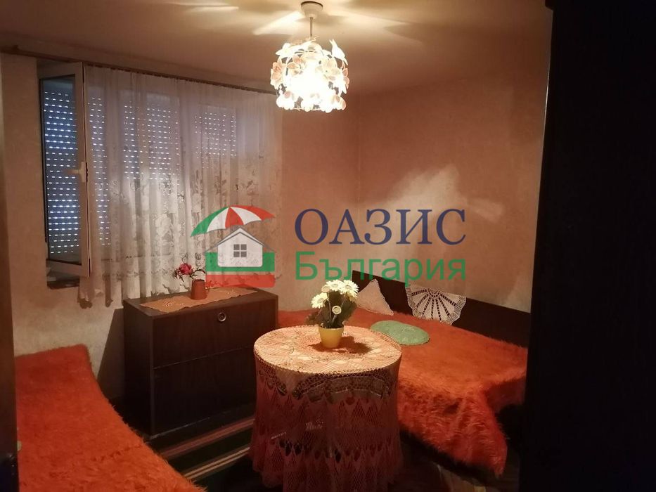 Къща на 3 етажа 252 кв. м.+двор 690 кв. м.+два гаража,център Свети Влас,България,