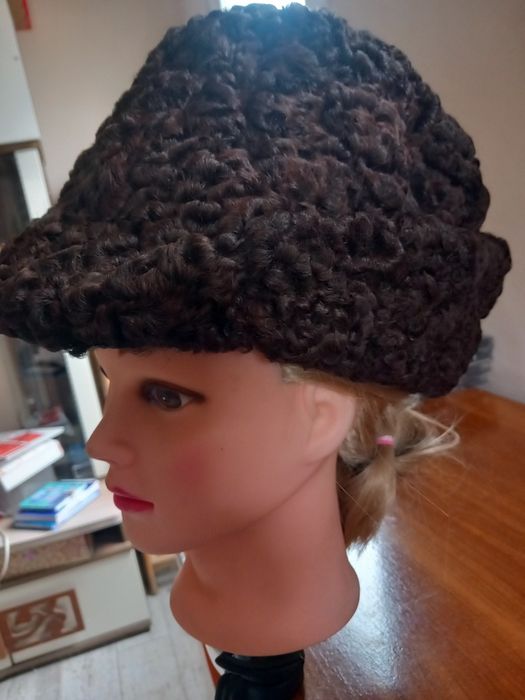 Căciulă tip șapcă, blană. Bărbați.