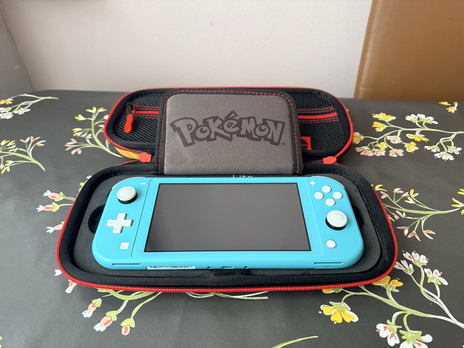 Set Nintendo Switch Lite Turquoise + Extra’uri incluse!
