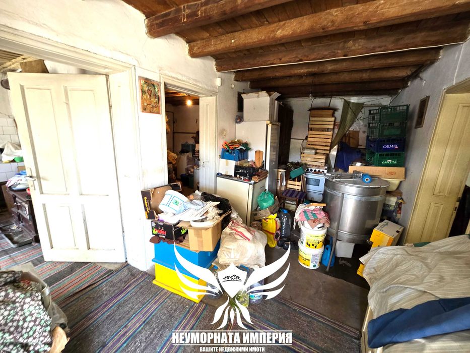 Продавам двуетажна къща с постройки 320РЗП с 1600кв двор село Ахматово