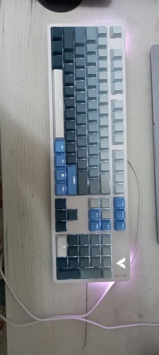 Rapoo V500 Pro   Mexanik klaviatura Yangi  Zo‘r holatda ideal tanl