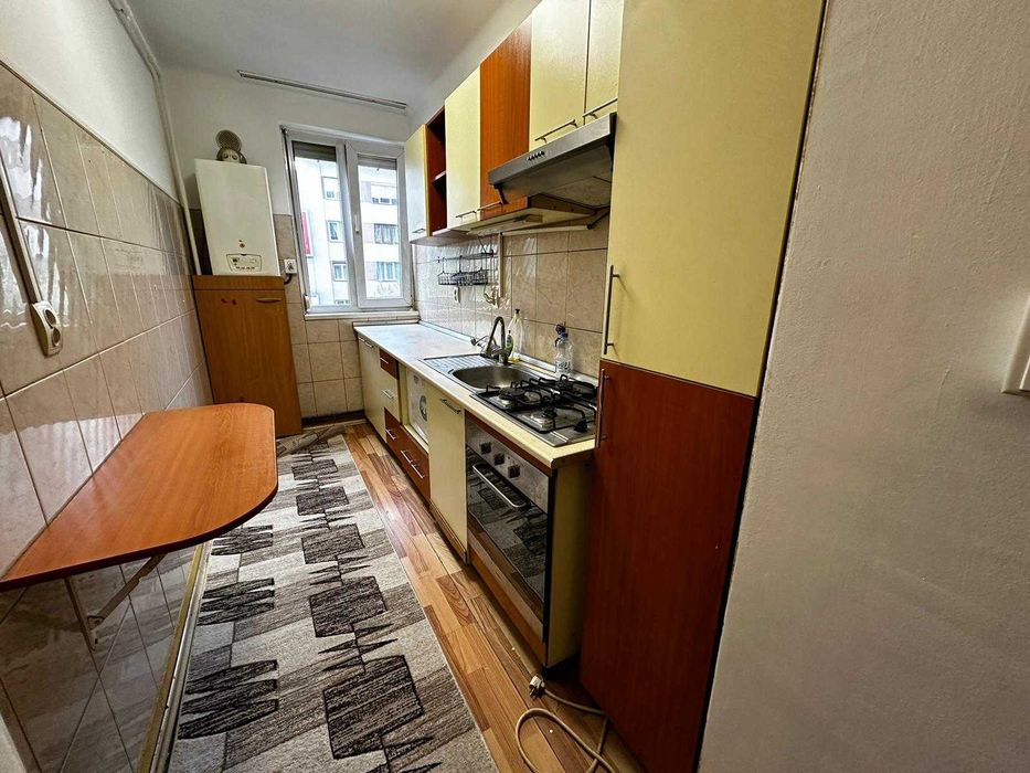 Apartament de inchiriat 3 camere semidecomandat Strada Horea