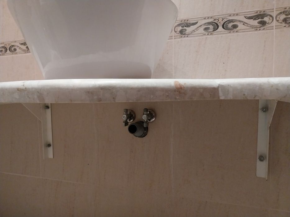 Гранитен плот с мивка  за баня