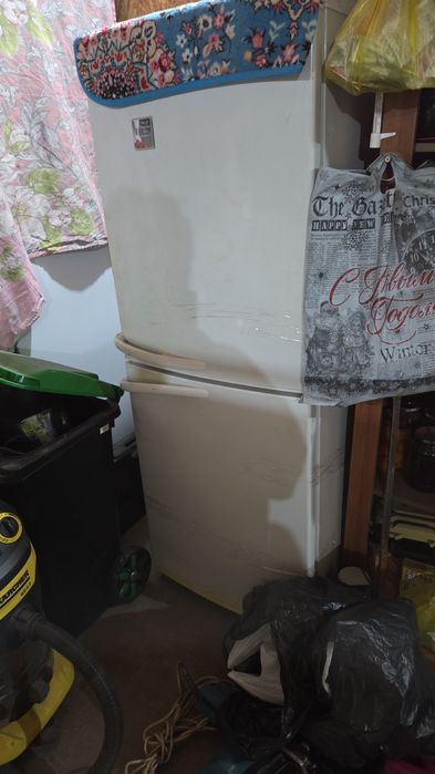 Продам большой холодильник