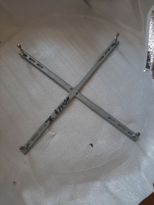 Музыкальная люстра с разными подсветками.