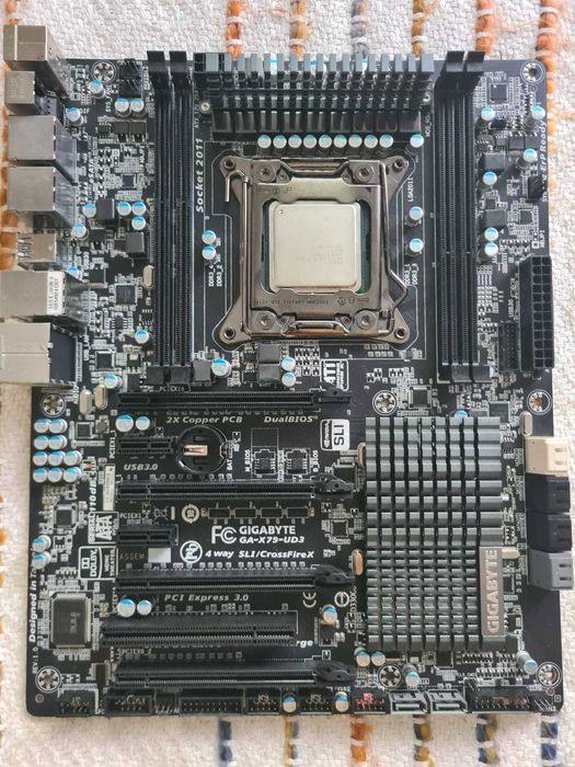 Kit Gigabyte X79 UD3 + i7 3820 socket LGA 2011