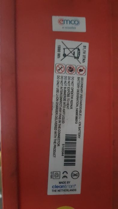 Vând 2 acumulatori pentru scuter Emco Novi