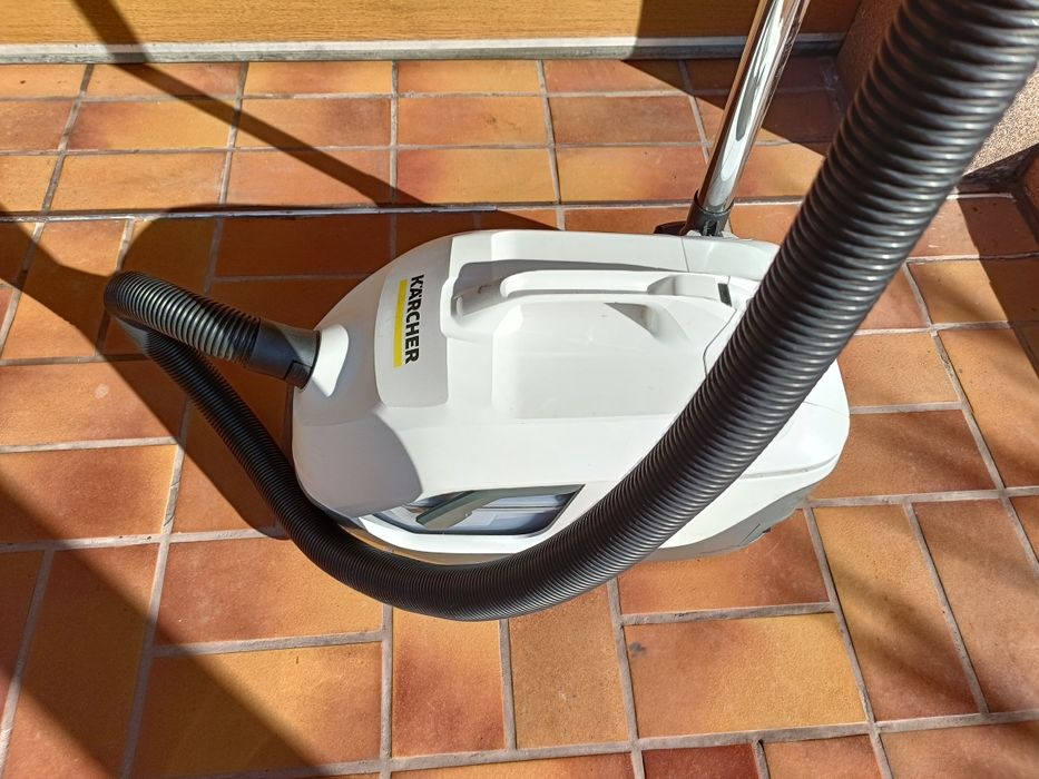 Aspirator Karcher DS6 cu aspirare prin apa