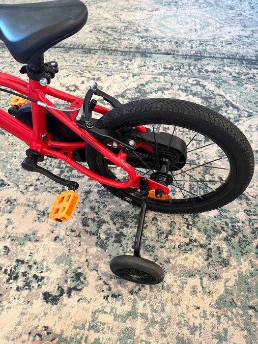 Bicicleta copii cu roti ajutatoare 4-6 ani