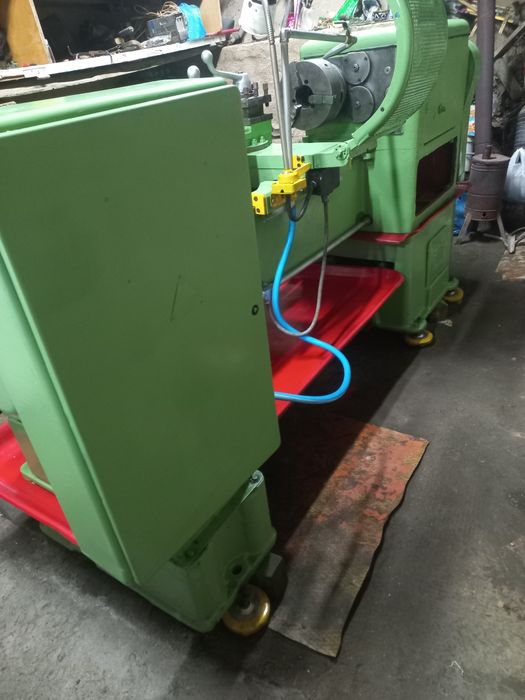 Токарный станок .