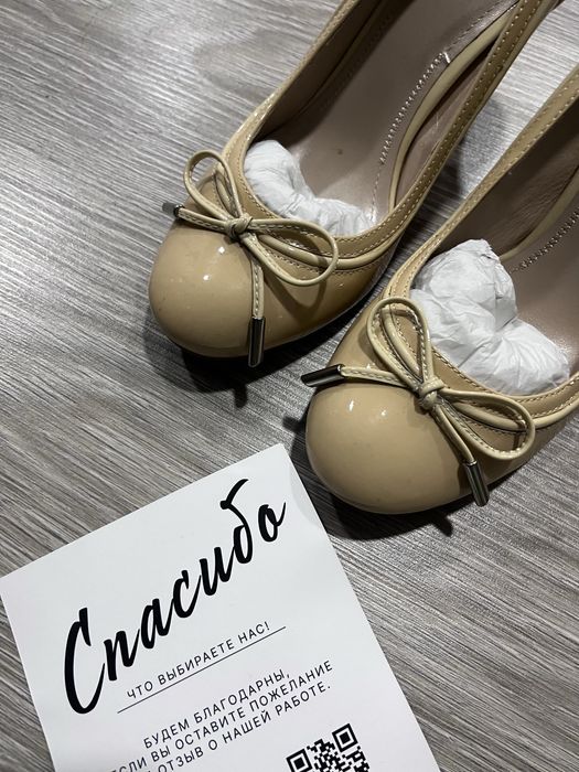 Туфли Valley, бежевые лаковые, каблук