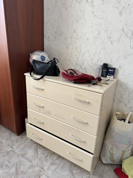 Кровать,комод,стол самовывоз