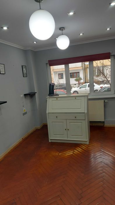 Ichiriez salon de frizerie coafor 27mp cu vad pietonal cu clientela