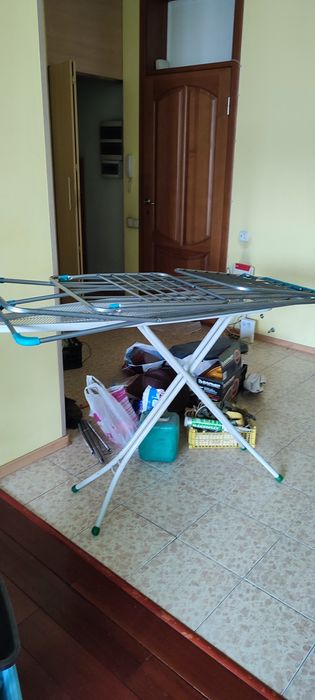 Посуда, подушки, матрац для рабочих