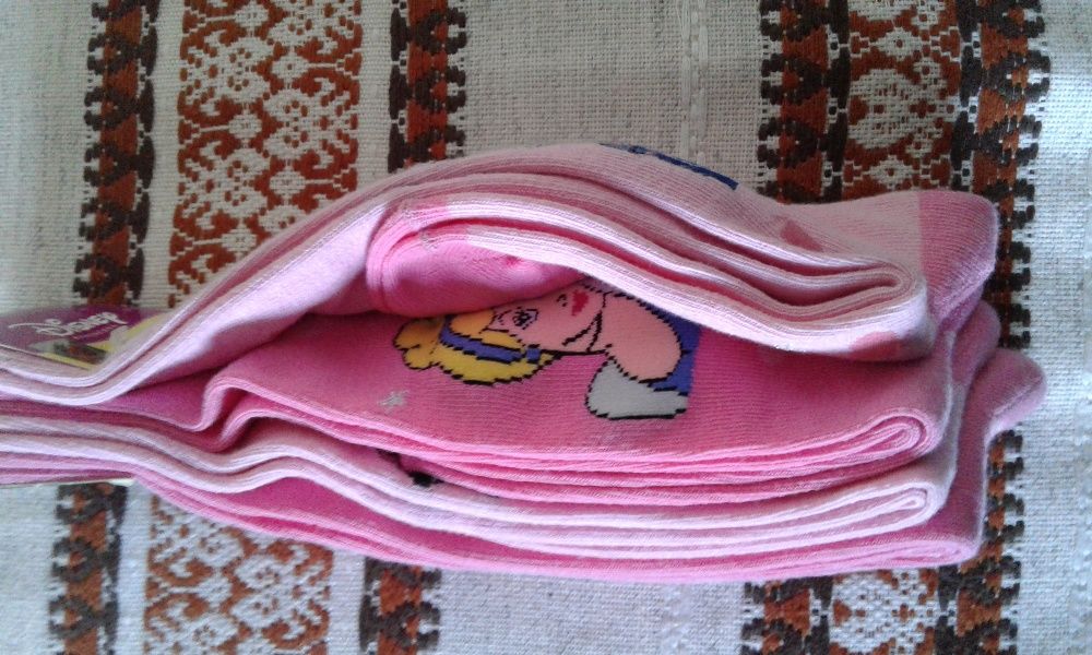 Продавам  4 броя детски чорапи (Дисни)