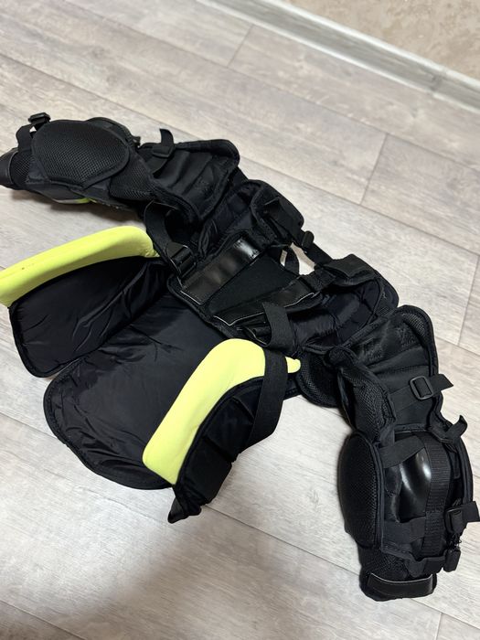 Нагрудник вратаря