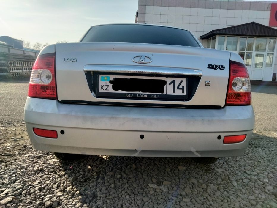 Продам приору седан