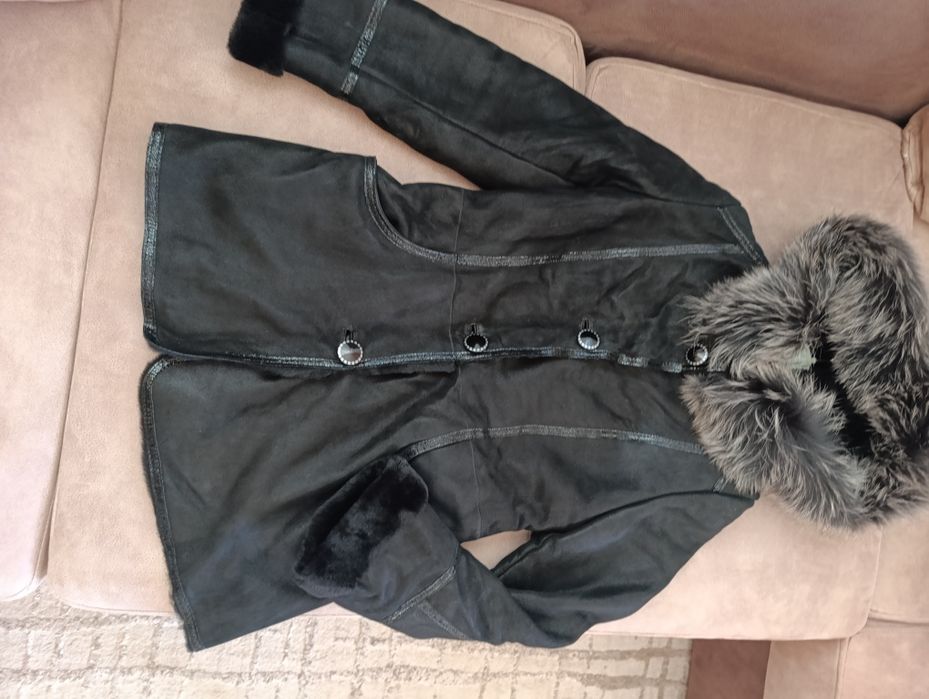 Палто от естествена кожа и сребърна лисица на качулката