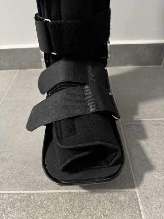 Orteza Pentru Glezna Tip Walker Cu Perna De Aer Si Reglaj Unghi